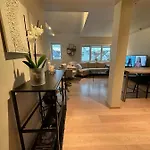 Central Apartment - 2 Bedrooms - 2 Bathrooms - Balcony - Parking - Close To Ons