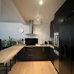 Central Apartment - 2 Bedrooms - 2 Bathrooms - Balcony - Parking - Close To Ons