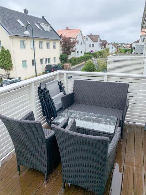 Central - 2 Bedrooms - 2 Bathrooms - Balcony - Parking - Close To Ons * Stavanger