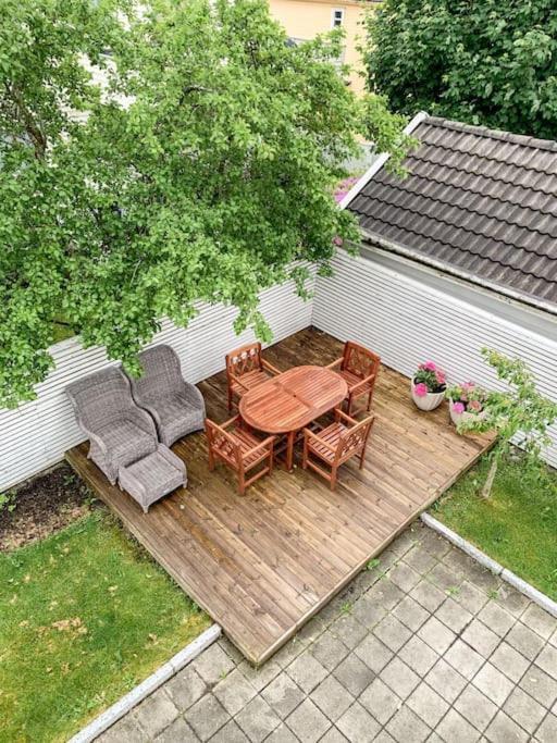 Central - 2 Bedrooms - 2 Bathrooms - Balcony - Parking - Close To Ons Apartment *