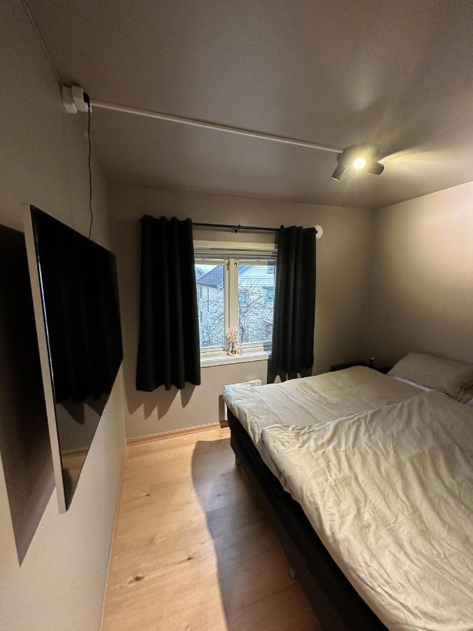 Apartment Central - 2 Bedrooms - 2 Bathrooms - Balcony - Parking - Close To Ons