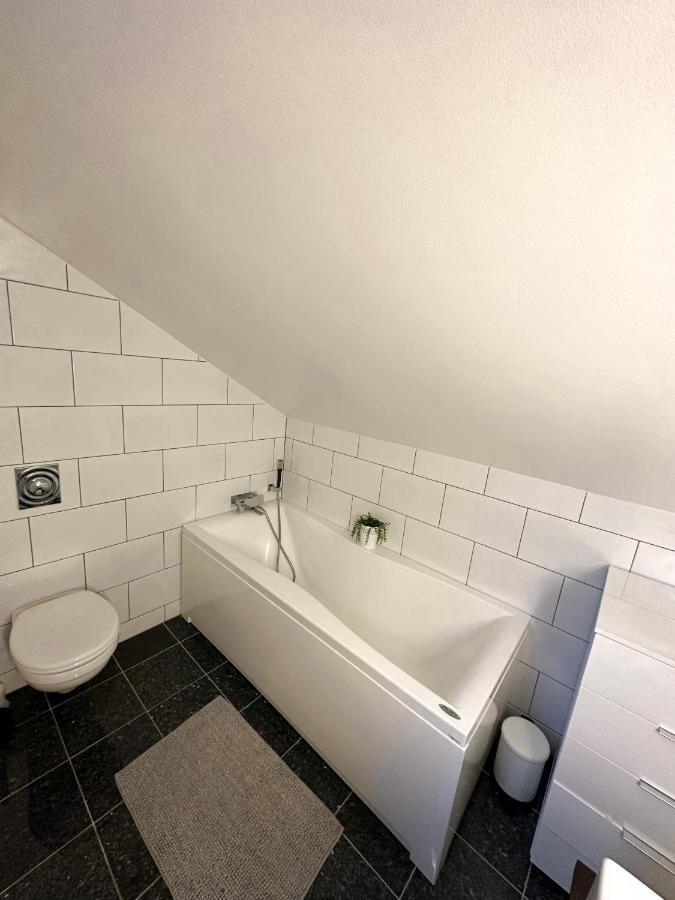 Central - 2 Bedrooms - 2 Bathrooms - Balcony - Parking - Close To Ons *